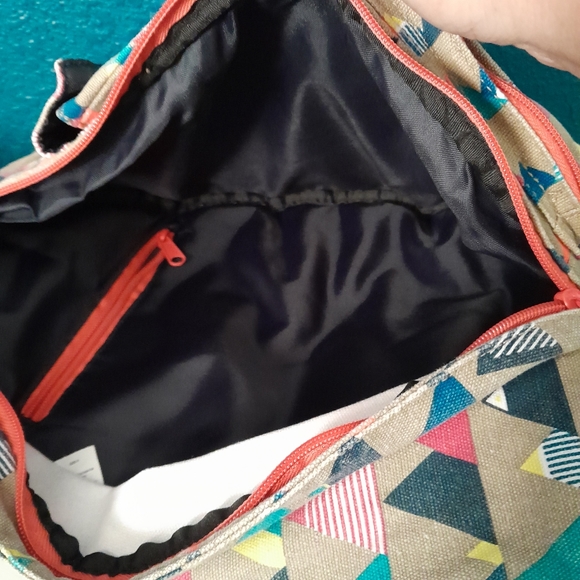 Kavu Original Rope Bag With Colorful Mountain Print Crossbody - Picture 4 of 6